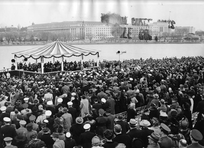 Crowd at the dedication of the Jefferson Memorial, April 13, 1943