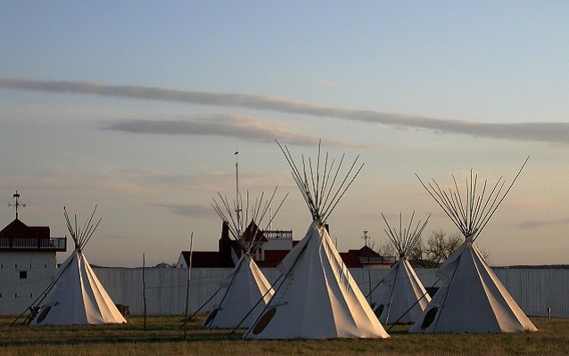 teepees outside of fort union