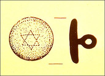 Decorated button from the Locher/Poffenberger cabin.