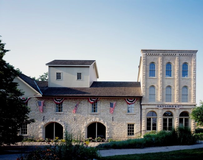 Gaylord building and later addition, by Carol Highsmith. Library of Congress