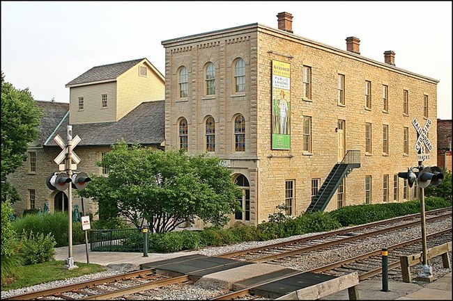 Exterior of the Gaylord Building, IL. JoeBalynas CCBYSA3.0