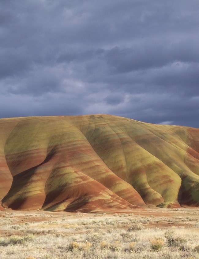 the colorful painted hills