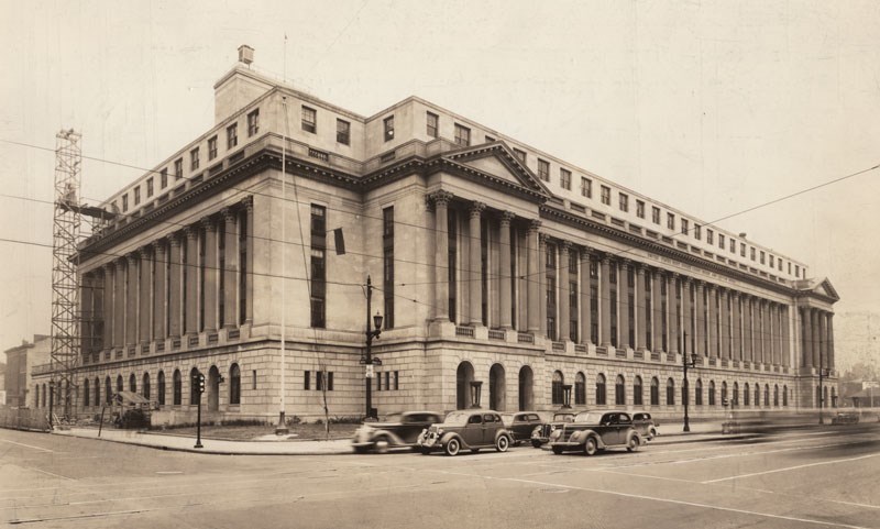 1935 photo of the exterior of large federal courthouse. (General Services Administration)