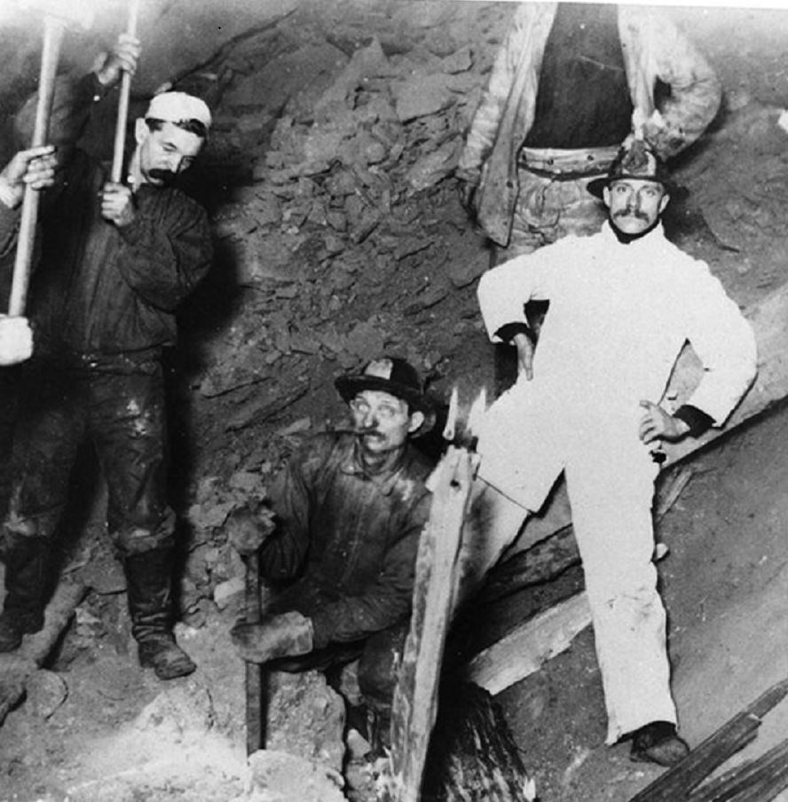 The No. 2 Quincy Shaft-Rockhouse: 9,240 Feet into the Earth (Teaching ...