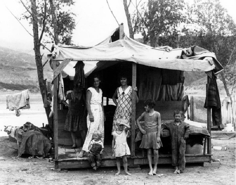 Women and children under temporary shelter (called "ragtown") while men look for work to build Hoover Dam. (Boulder City Museum and Historical Association; photographer unknown. Used by permission)