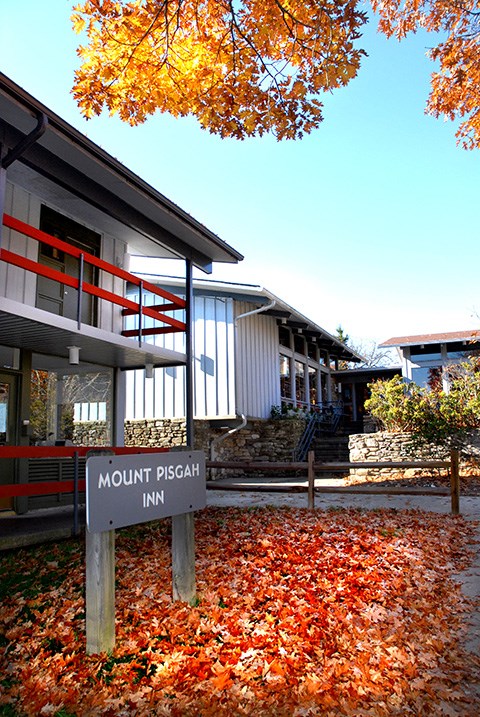 Mt. Pisgah Inn with fall color