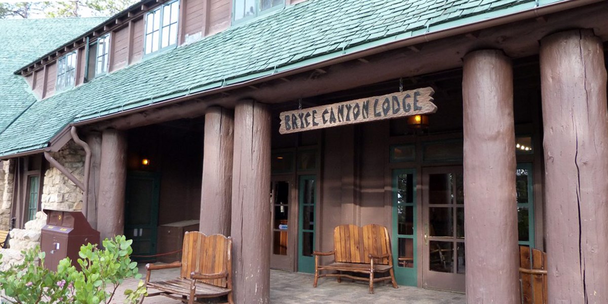 Front entrance of Bryce Canyon Lodge