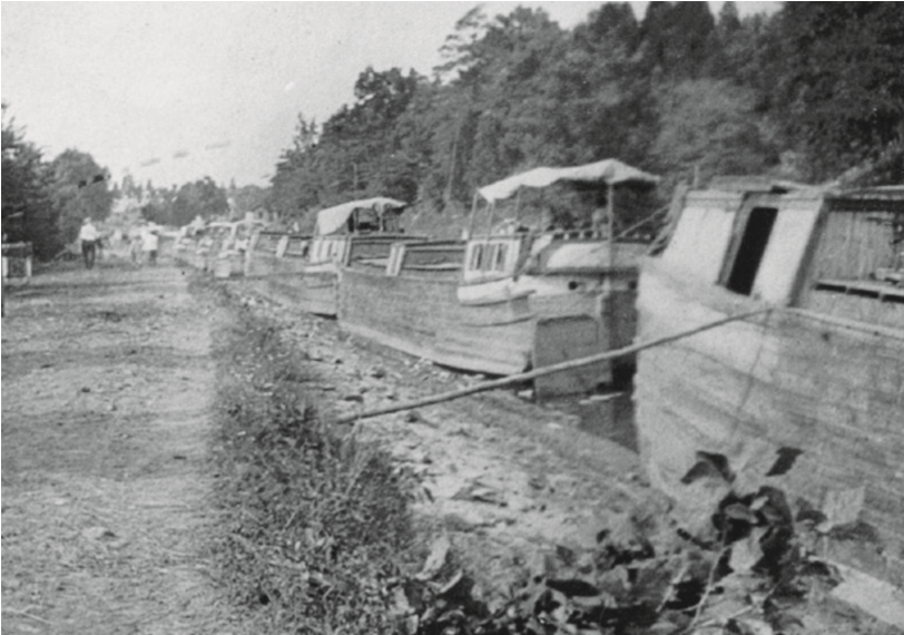 boats in the canal