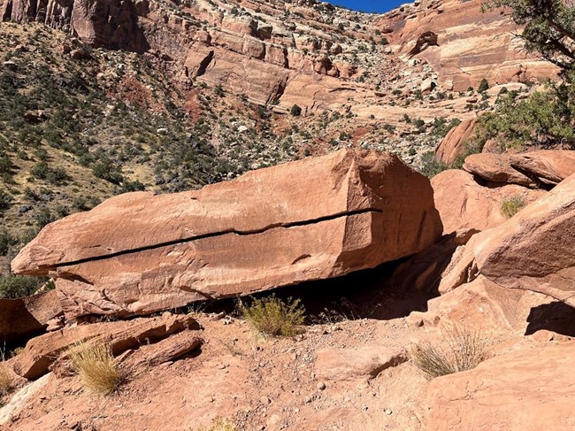 A large boulder on the Monument Canyon trail