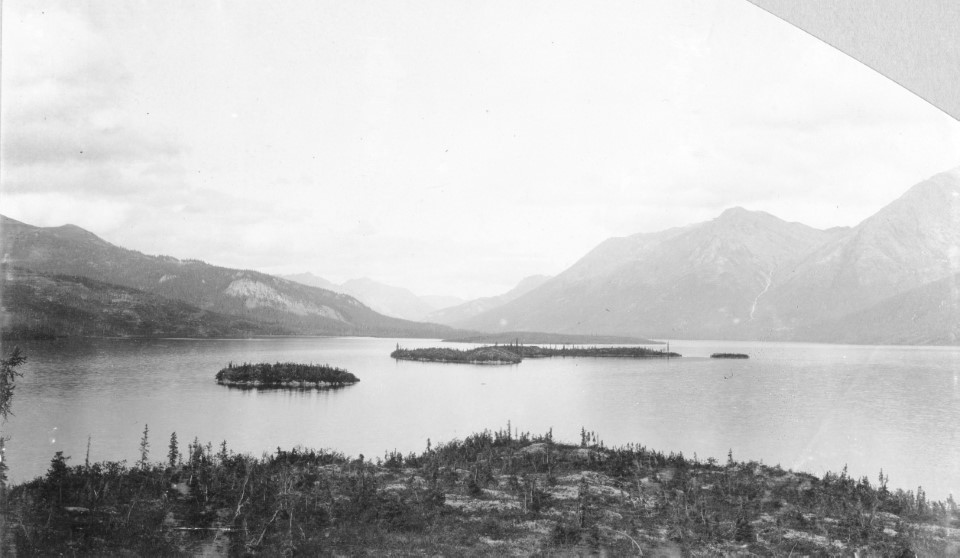 Black and white 1901 photograph of Walker Lake