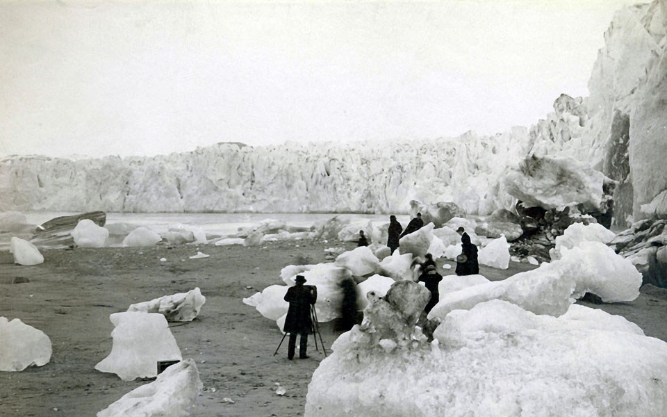 Steamship passengers enjoy the icy scene in Muir Inlet