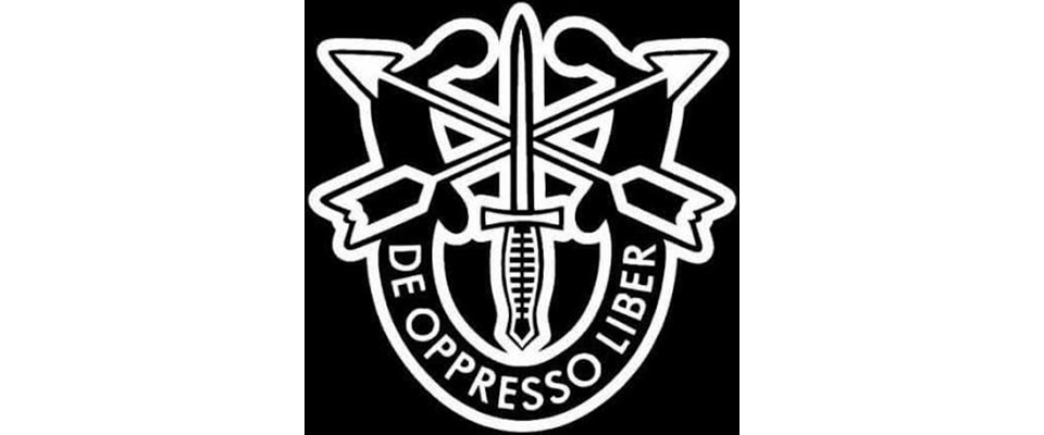 Flag showing a bow, four crossed arrows and the words U.S. Scouts