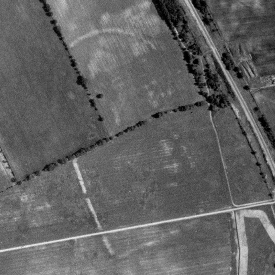 1938 aerial photo of Hopeton Earthworks before modern industrial agriculture.