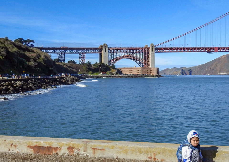 Photo of the lighthouse keepers' quarters on the bluff c1868