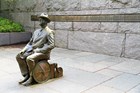 statue of FDR in his wheelchair