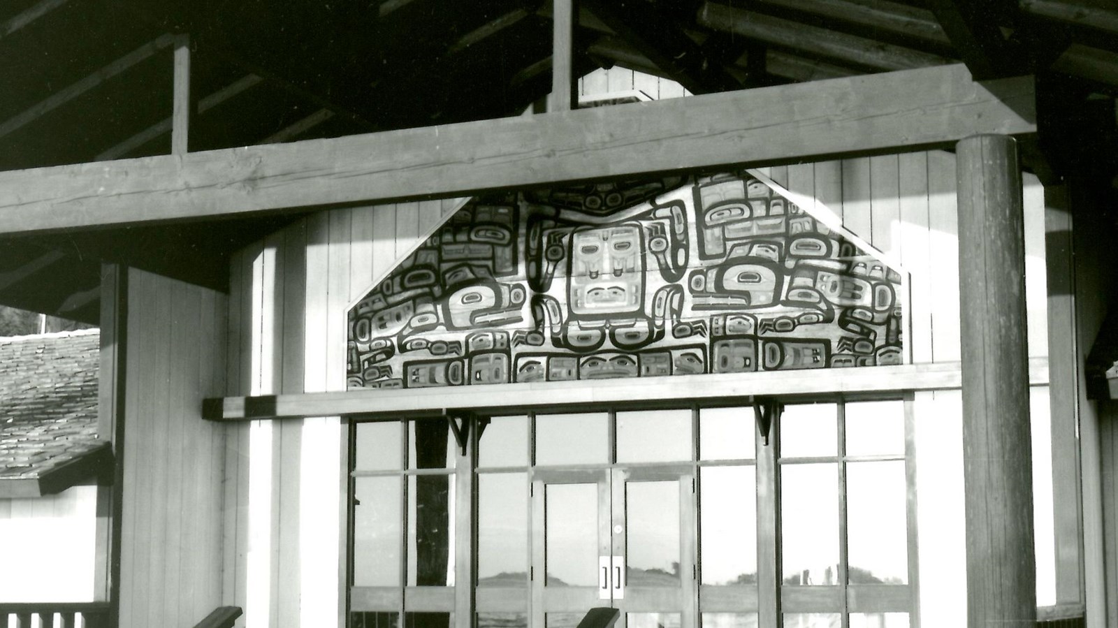 A photo of the visitor center in 1965 with the house screen displayed on the outside of the building