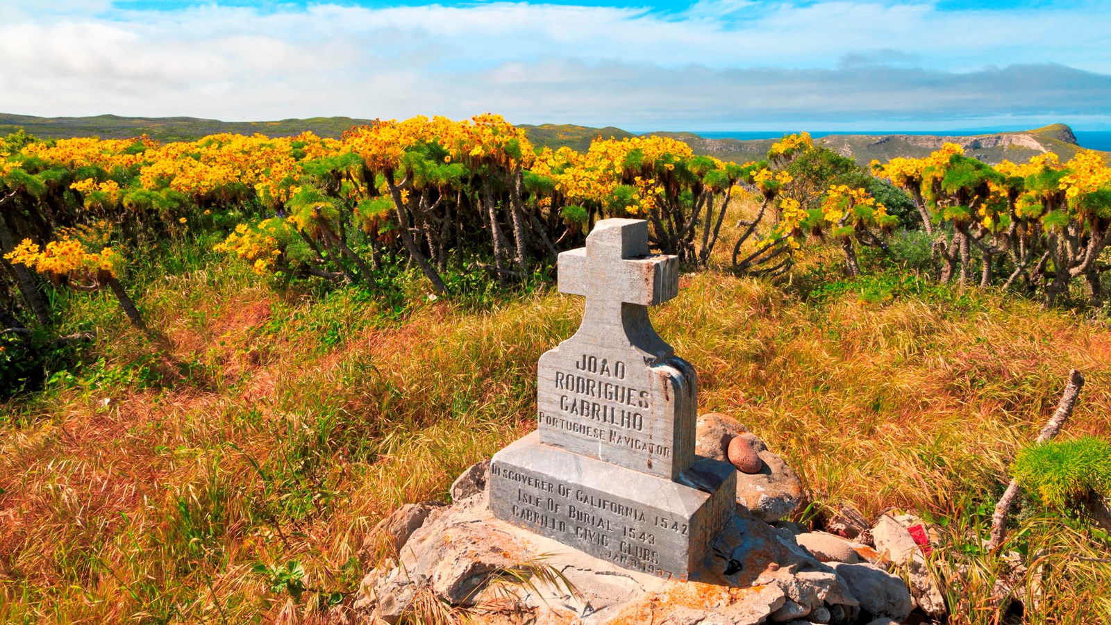 a monument, shaped like a gravestone, with a cross on top.