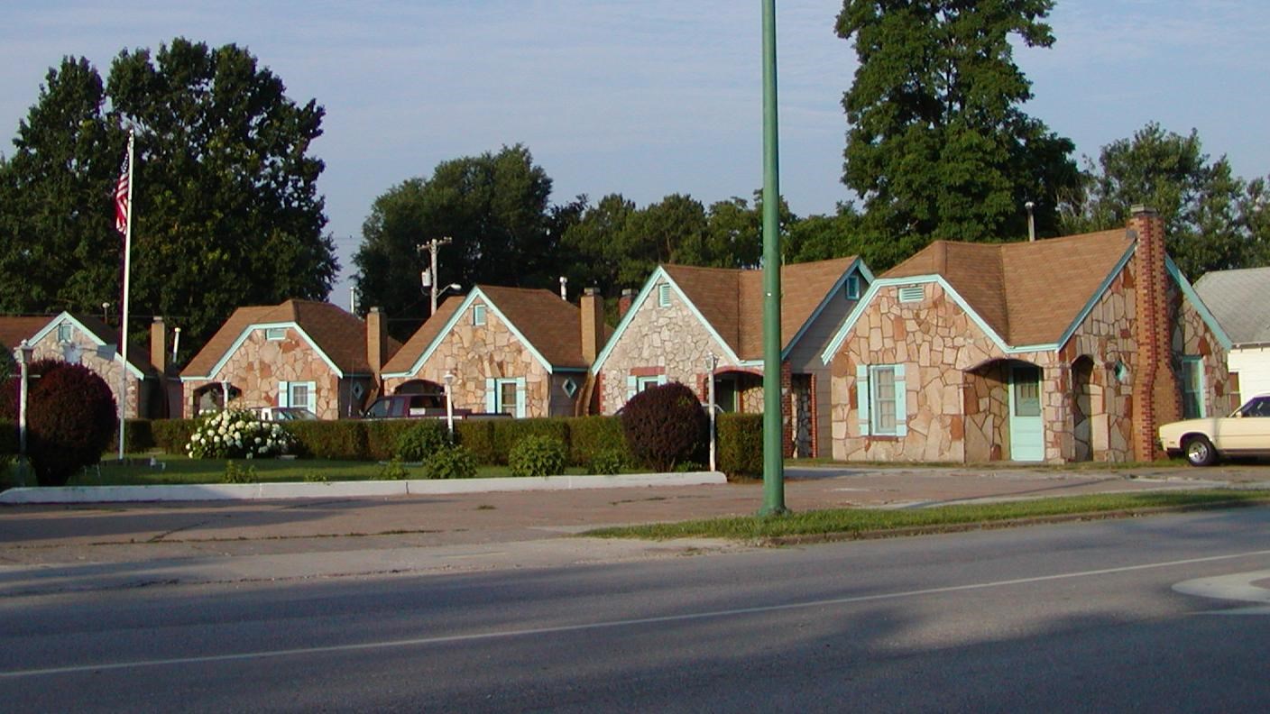 Rock Fountain Court Historic District photo 2