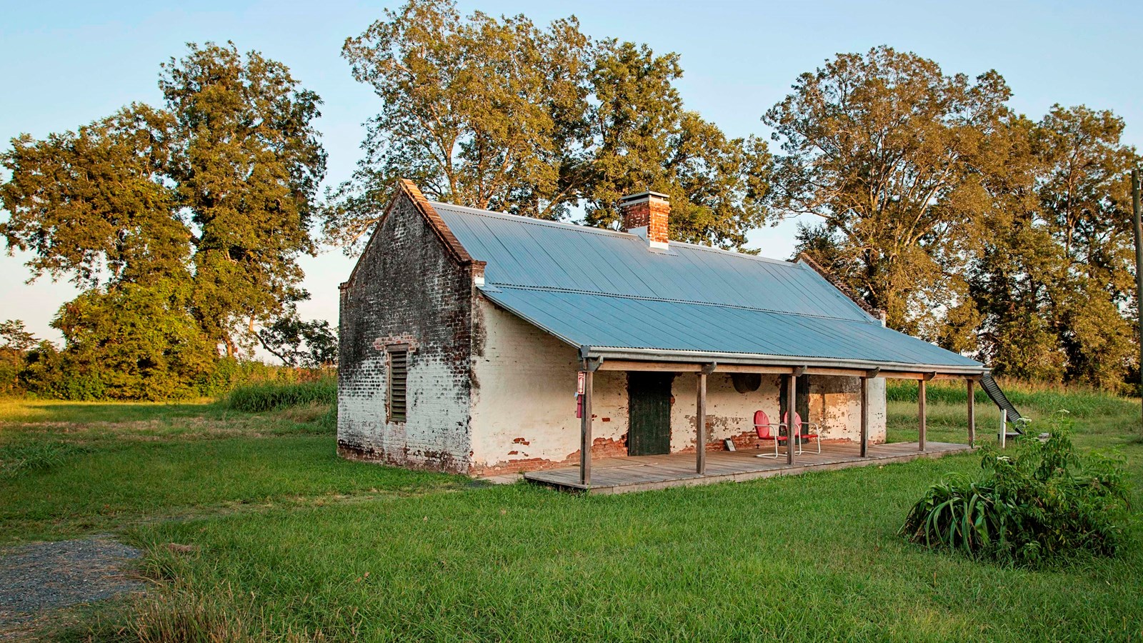 One of the eight brick cabins at Magnolia Plantation. 