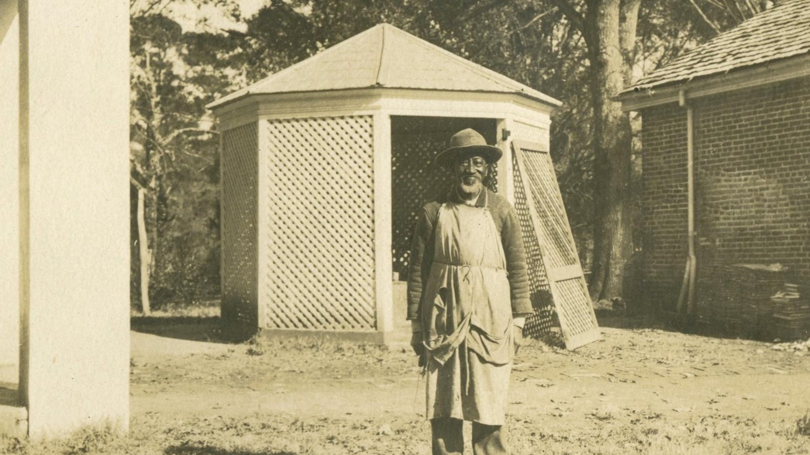 Octagonal shaped lattice building
