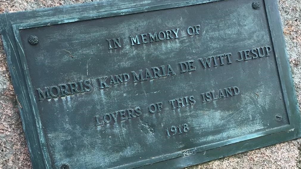 Bronze plaque on granite, inscription dedicated to M.K. and M.D. Jesup.