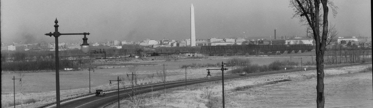 George Washington Memorial Parkway in the 1930s with Washington Monument in background.