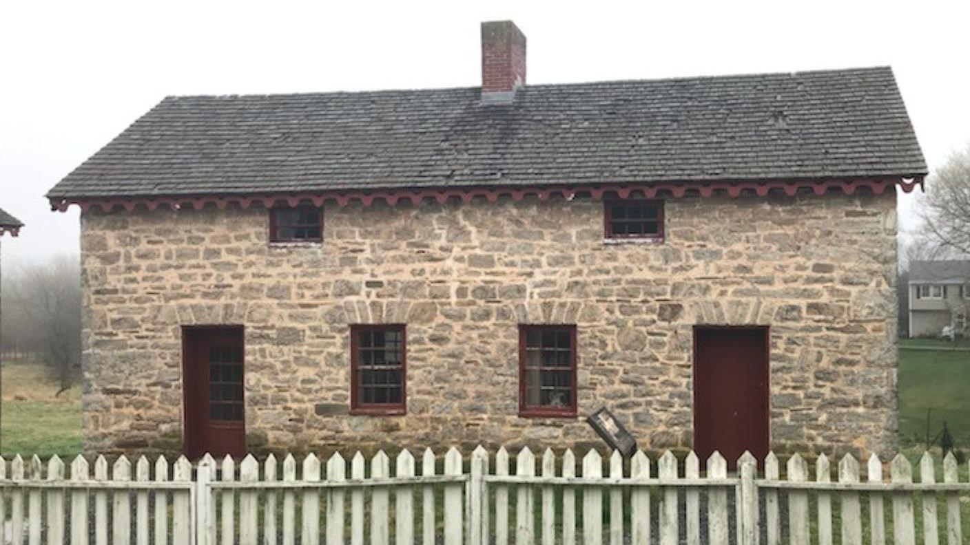 A modern day image of the the outside of the stone enslavement quarters building.