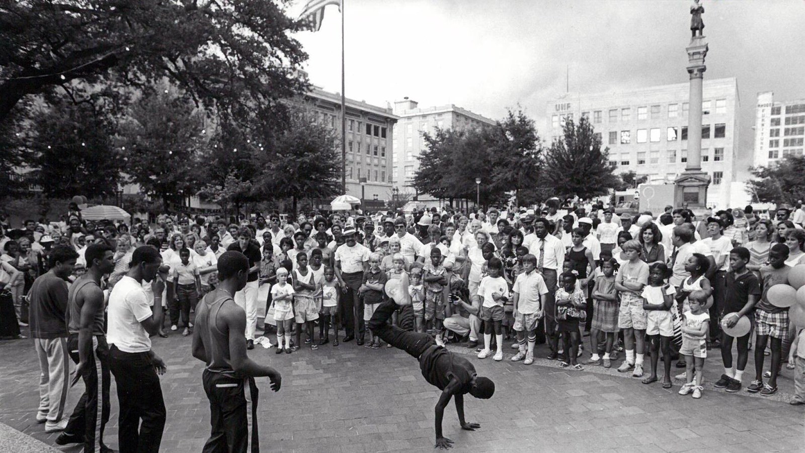 B & W image of Hemmings Plaza