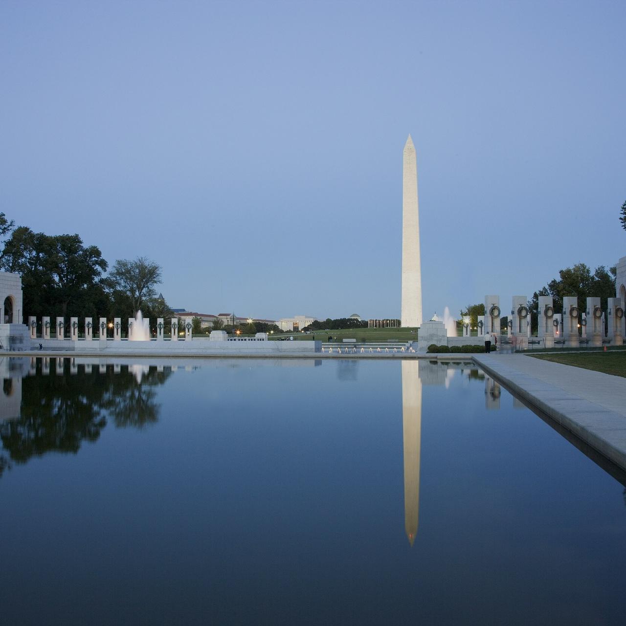 Photo of Washington Monument. 