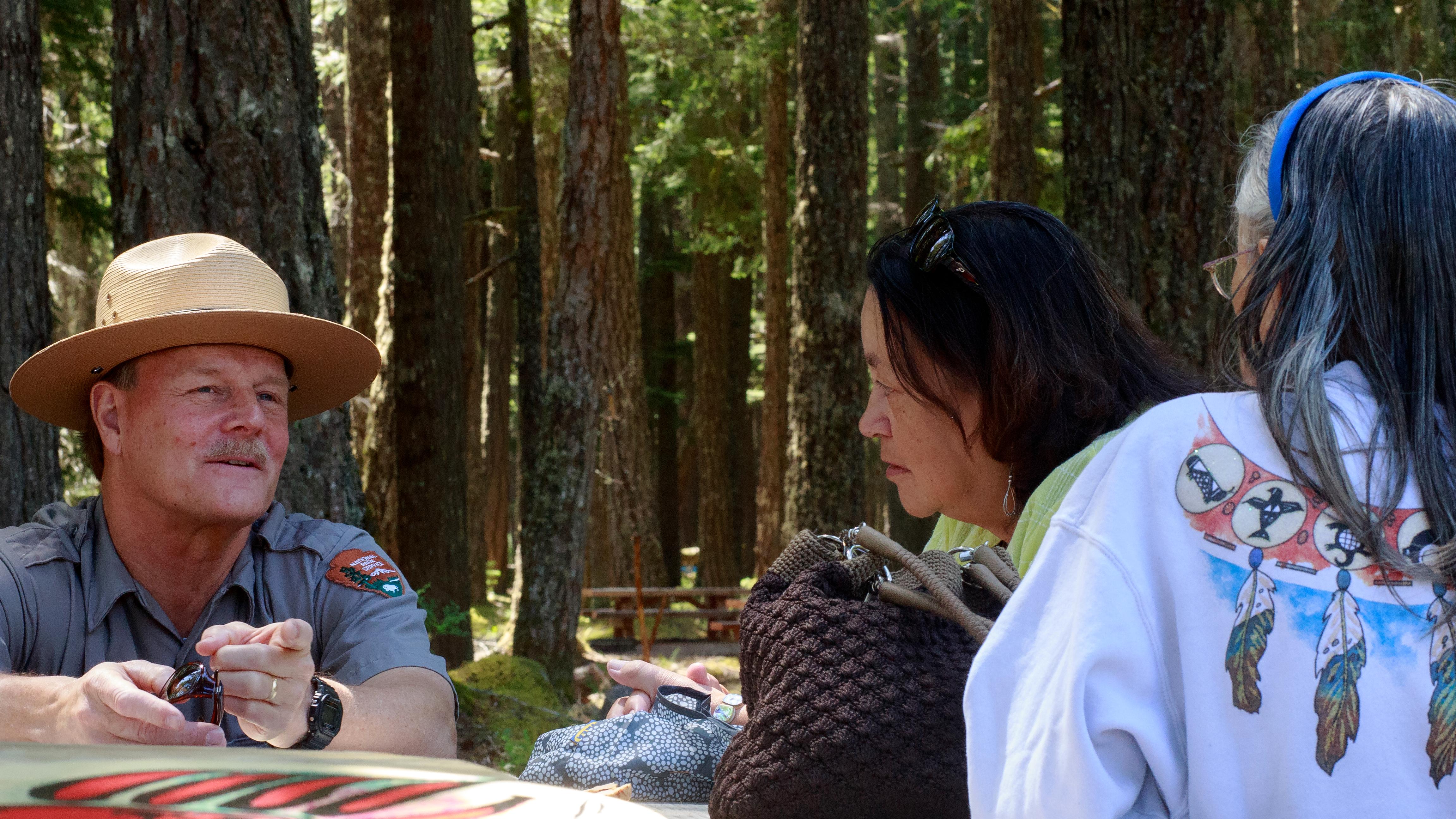 Ranger talks to visitor at Mount Rainier