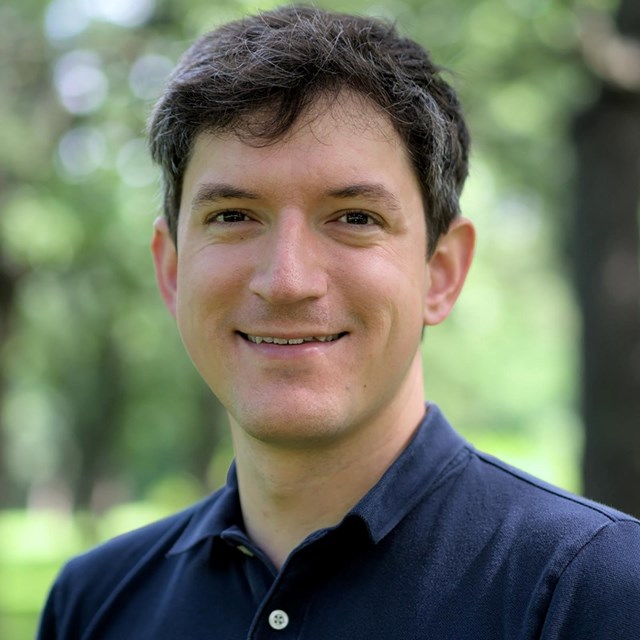 A white man wearing a blue shirt.