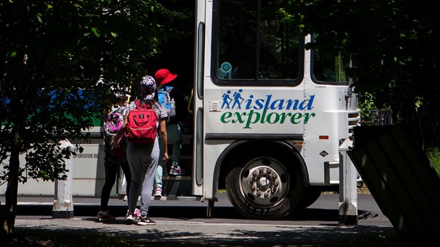 people board an island explorer bus