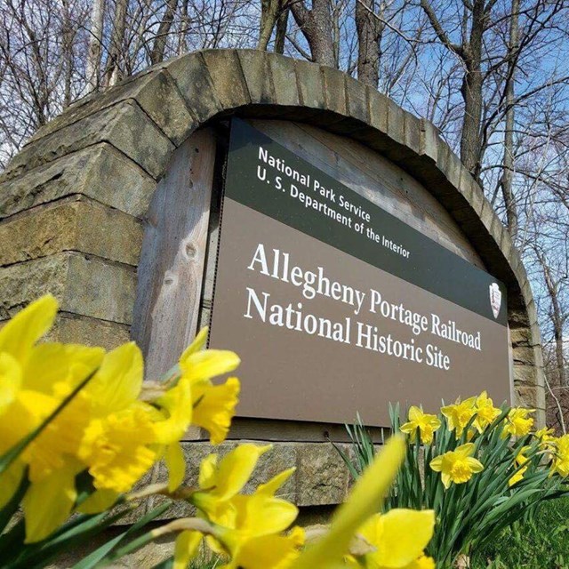 Park entrance sign with snow 