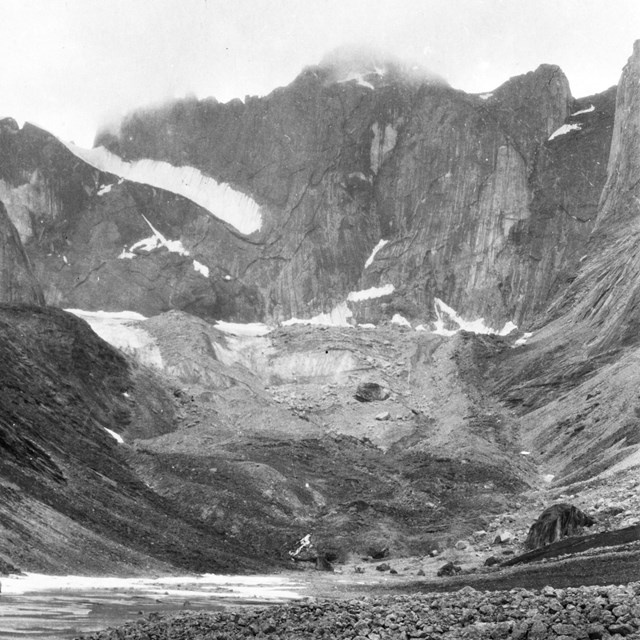 Arrigetch glacier in 1911.