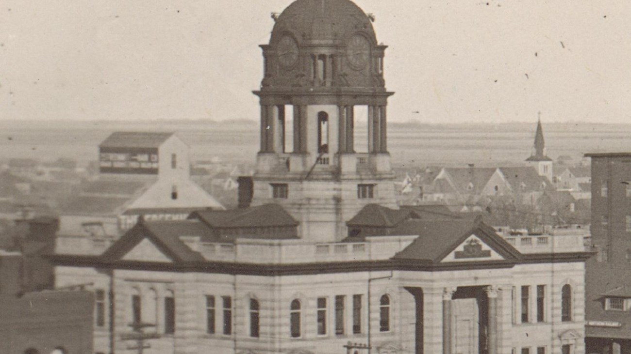 Black and white photo of court house with dome. Public Domain. 