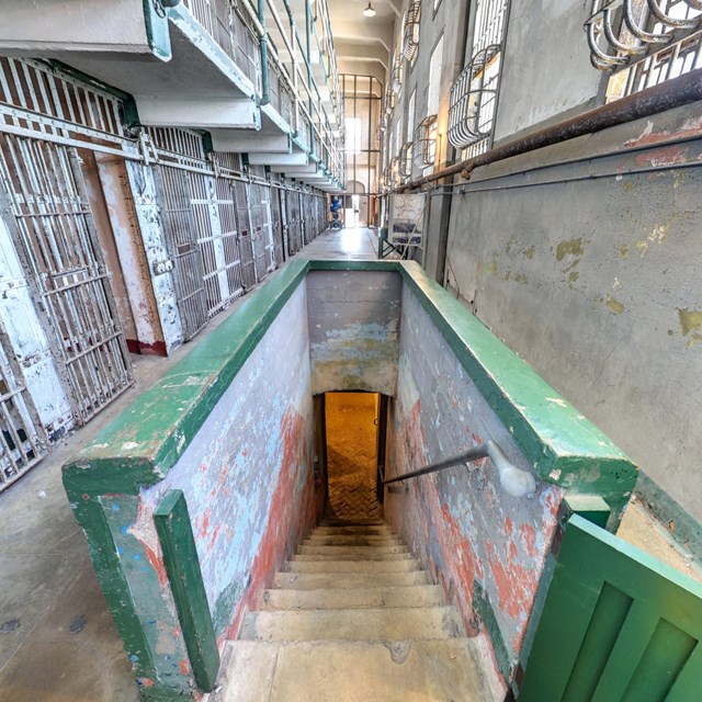 prison cells tour