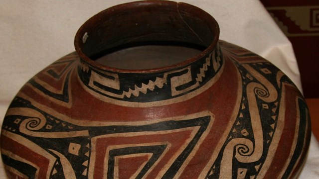 Clay pot decorated with red and black designs