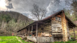 historic cabin located in the heart of the Big South Fork