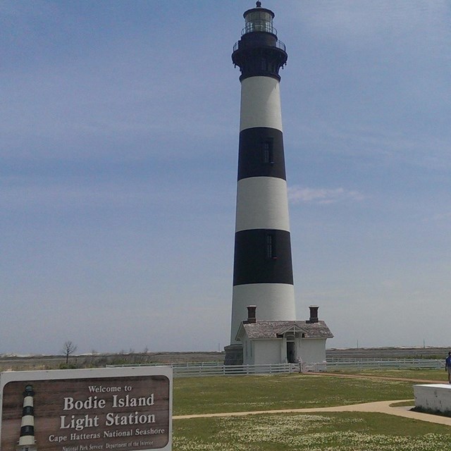 Bodie Island Light Station and visitors