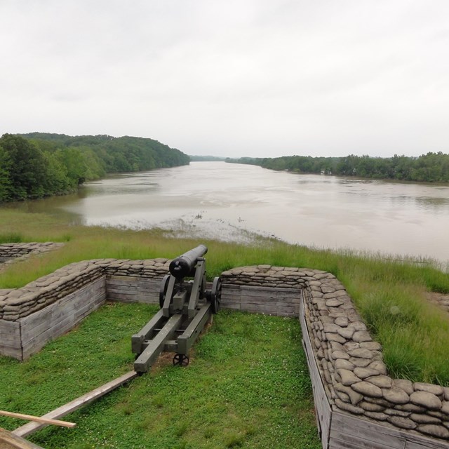 Waterfront artillery (a cannon) at Fort Donelson. 