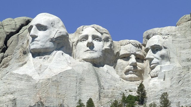 A photograph of Mount Rushmore in its entirety.
