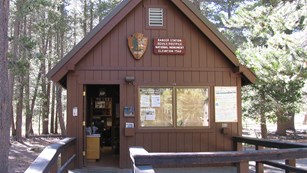 Devils Postpile Ranger Station