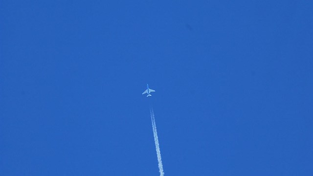 Aircraft Contrails