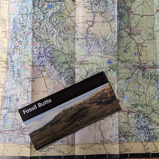 A Fossil Butte map with a picture of the butte on top of a map of Wyoming.