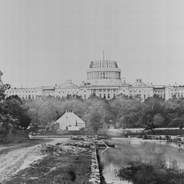 Photograph of the United States Capitol Building, with its dome unfinished