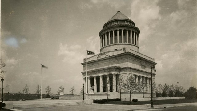 Historic photo of the General Grant National Memorial, black and white.