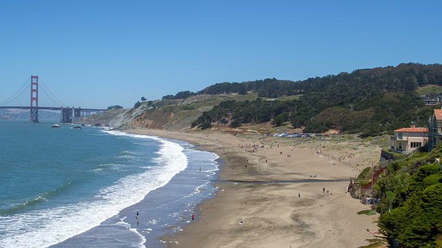 baker beach coastline with bridge and headlands in the background