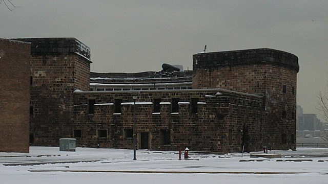 Castle Williams in winter there is snow on the ground