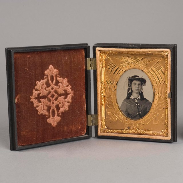 A decorative photo box with an image of a woman