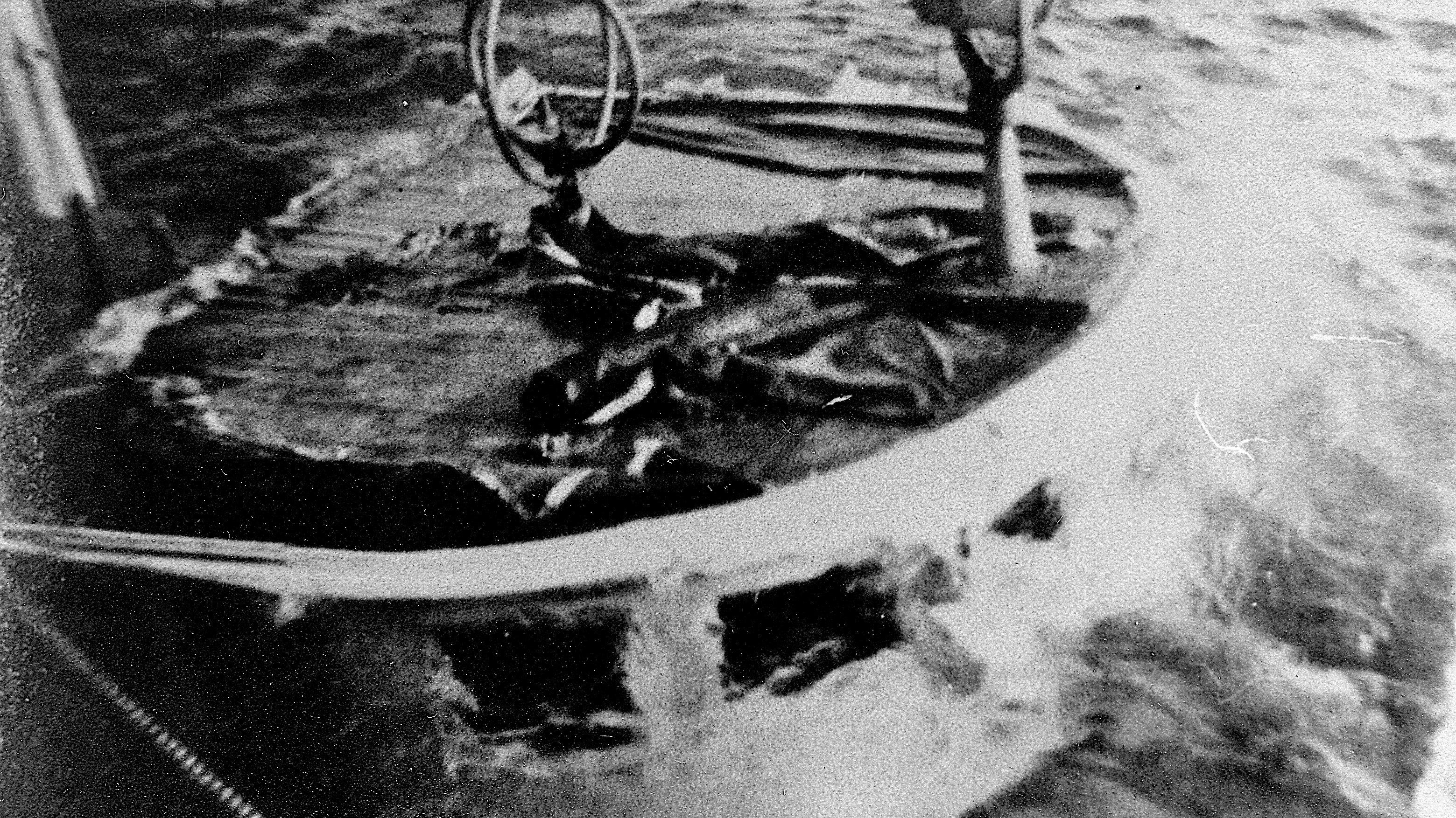 pilothouse roof and mast visible after the SS Emperor wreck on Canoe Rocks